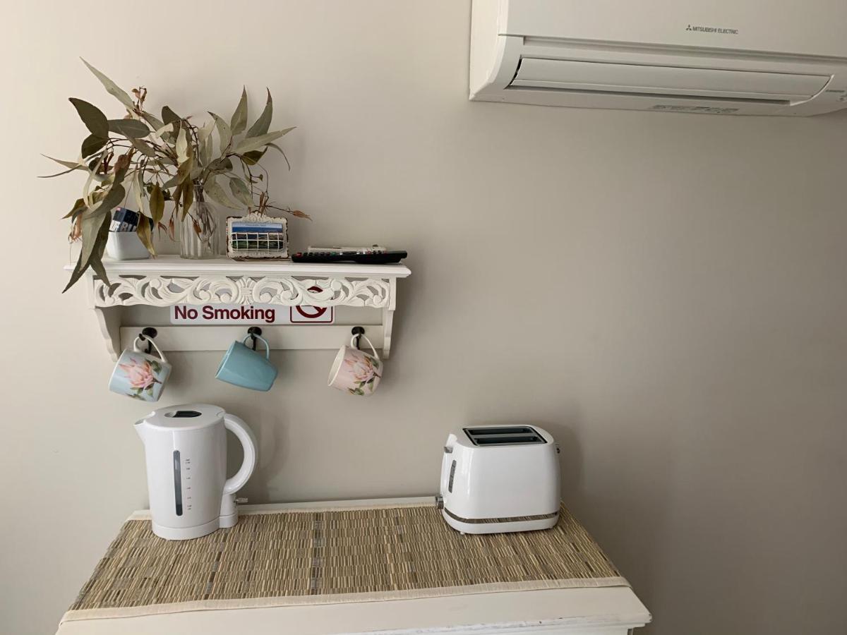 Churchill'S B&B Twin Spa Getaway Studio スワンジー エクステリア 写真