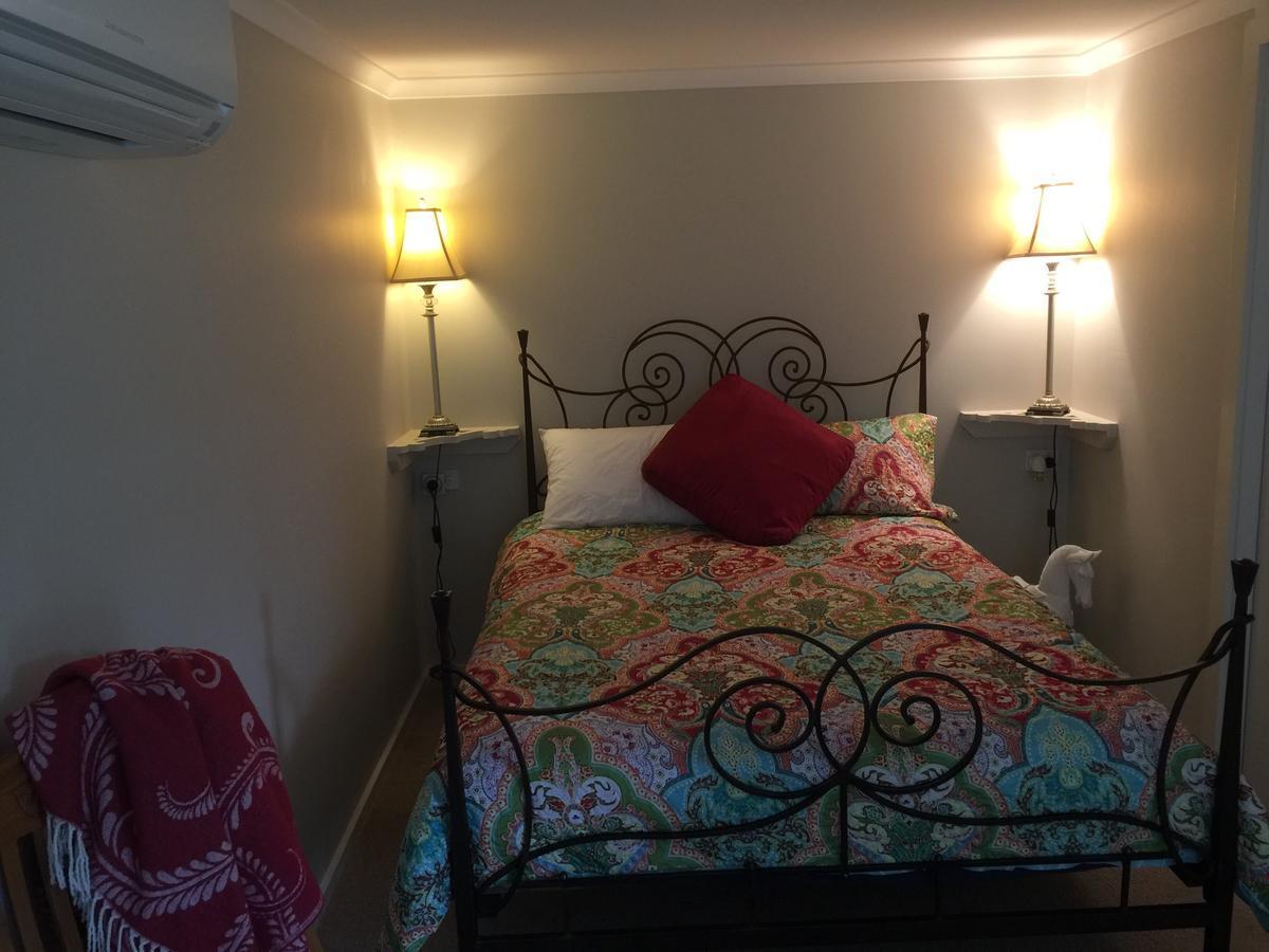 Churchill'S B&B Twin Spa Getaway Studio スワンジー エクステリア 写真