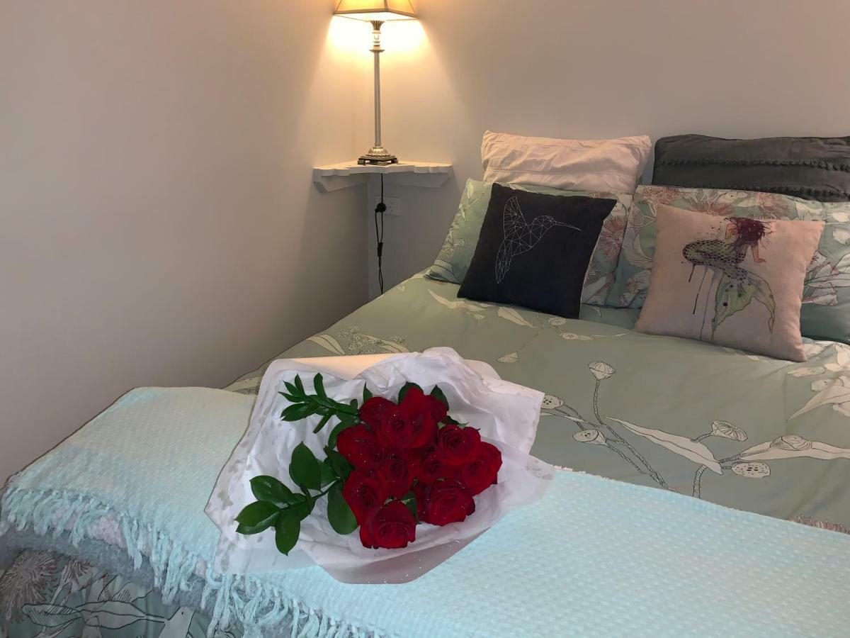 Churchill'S B&B Twin Spa Getaway Studio スワンジー エクステリア 写真